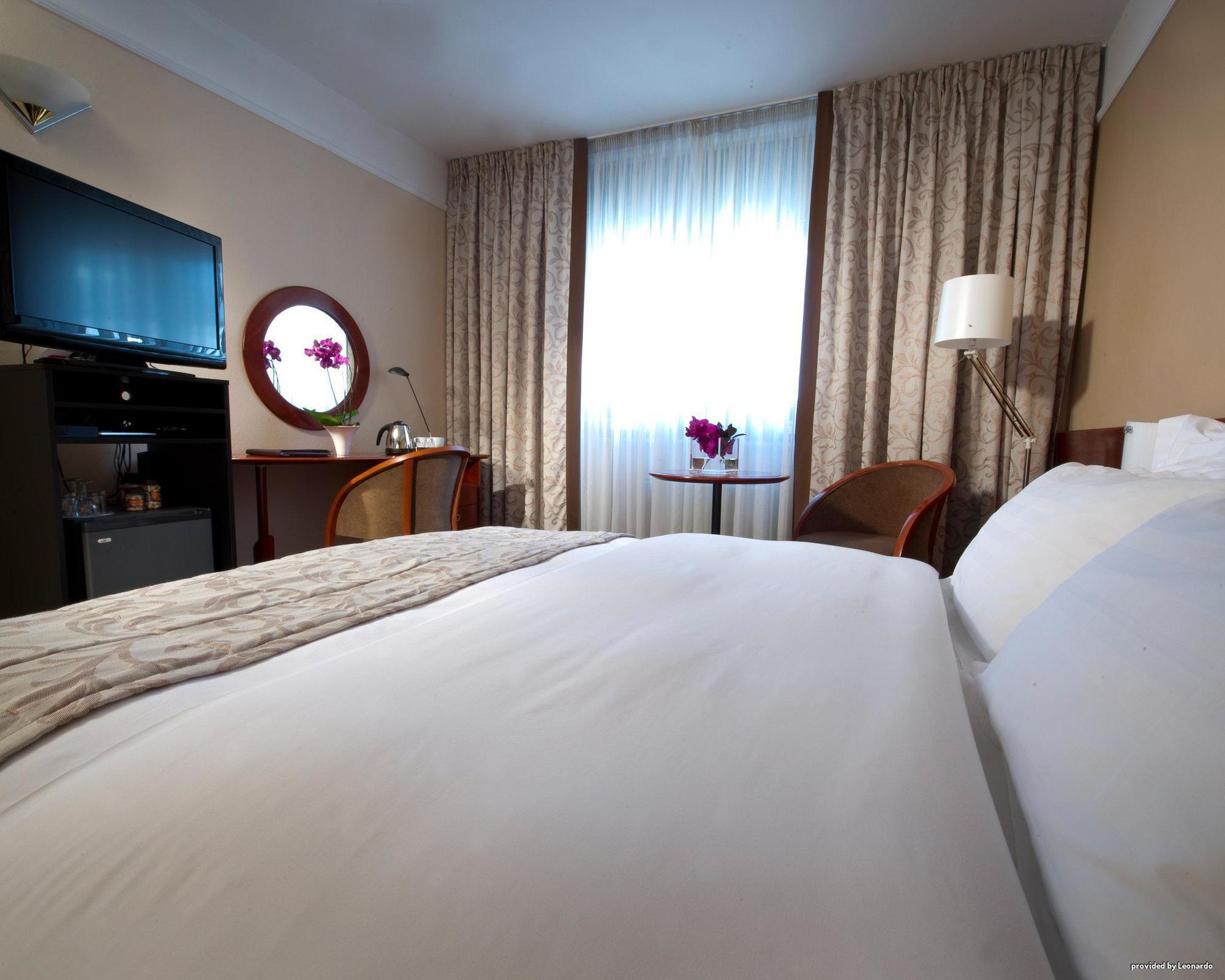 Western Premier Slon Hotel 4*