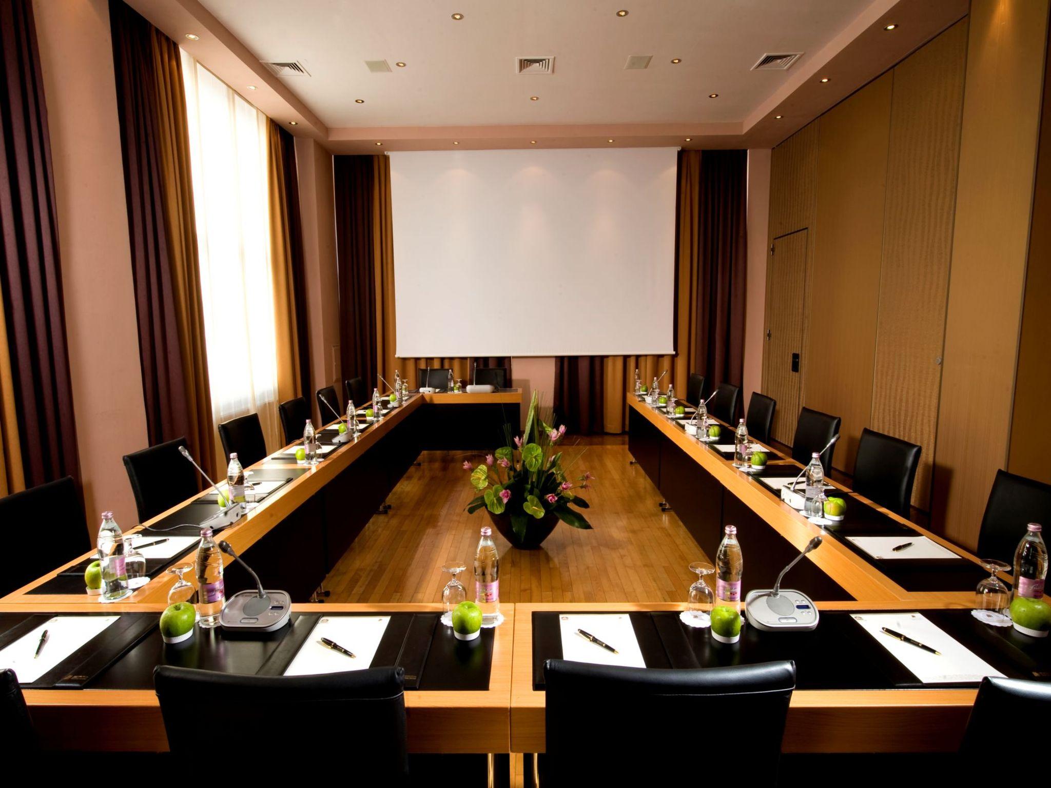 Western Premier Slon 4*